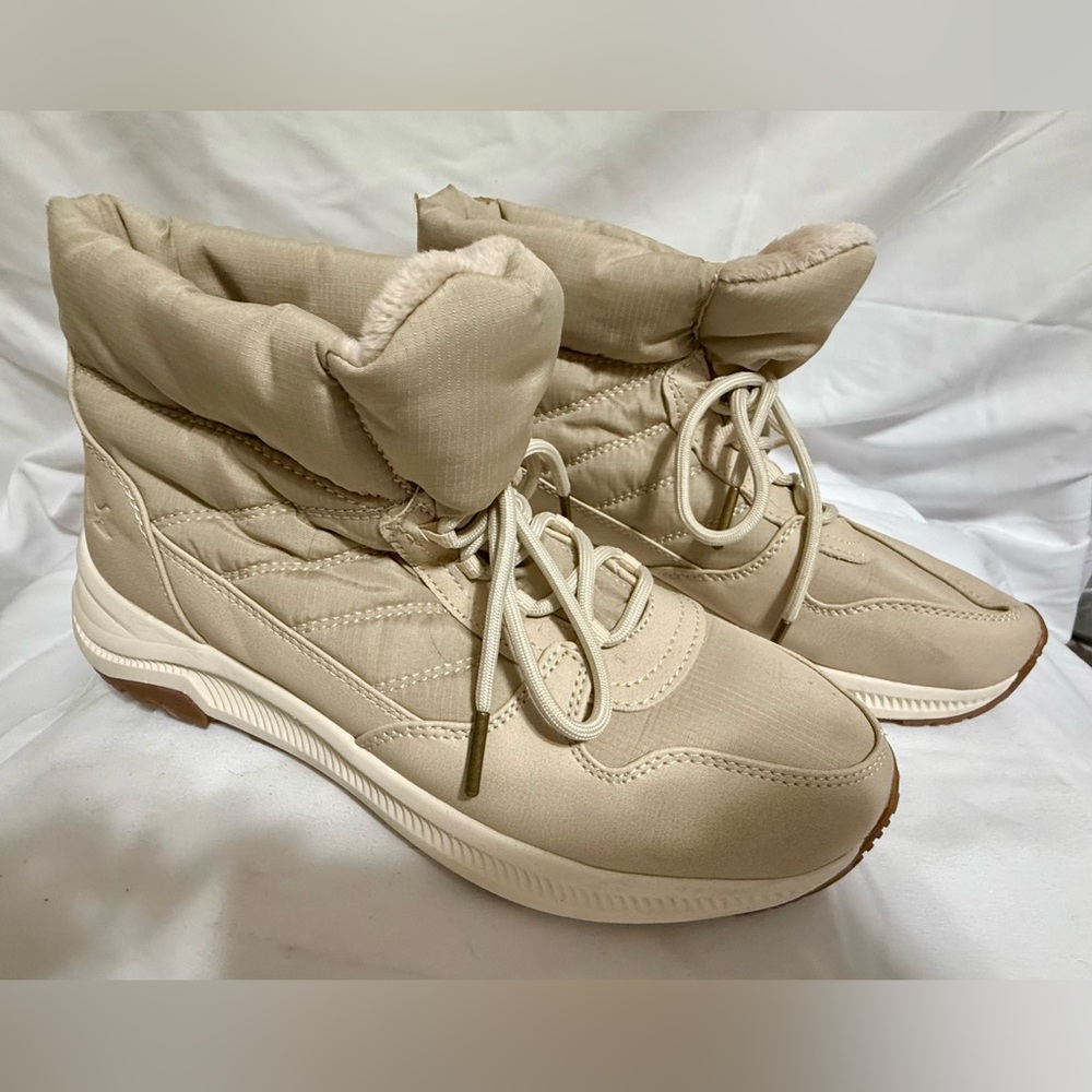 Eddie Bauer Women's Beige Quilted Winter Boots